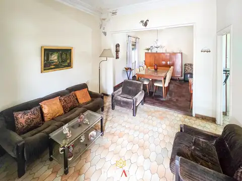 Casa 5 ambientes con 2 baños