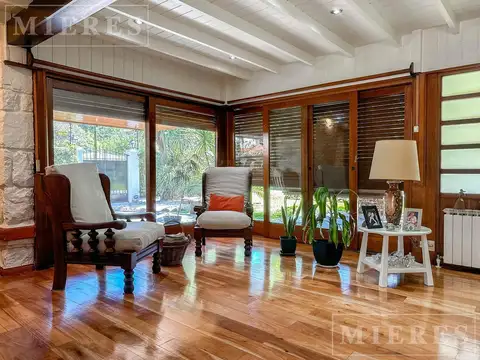 Casa en Venta con 4 cocheras