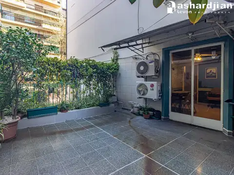 Excelente planta en edifico en torre. 3 dormitorios con dependencia, Patio terraza, baulera y cochera fija.