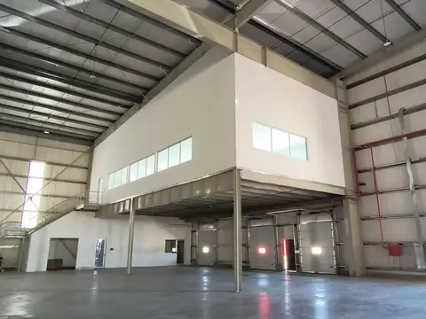 Galpón en Autopista Rosario Cordoba y Wilde