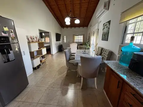 Casa 2 ambientes con 2 baños