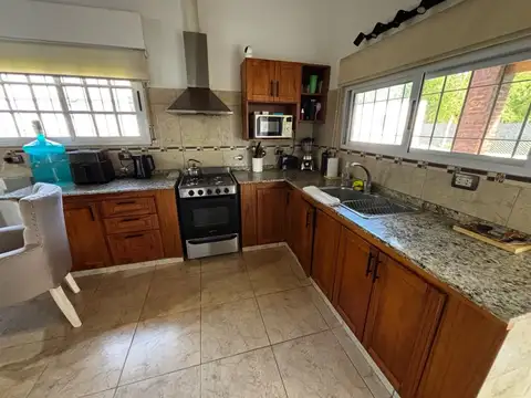 Casa en Venta con 2 cocheras