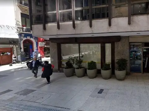 Local en esquina – Apto todo destino!