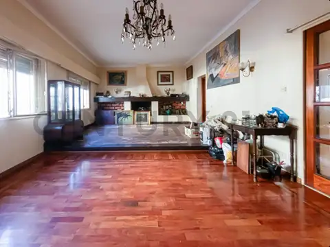VENTA CASA 4 AMBIENTES + DEPENDENCIA, CON TERRAZA, PATIO, QUINCHO Y PARRILLA EN ALMAGRO