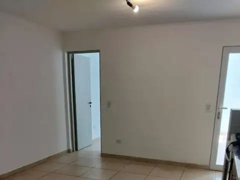 Av Jara 1800, Piso 1