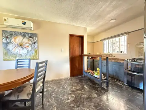 Casa 4 ambientes con 2 baños