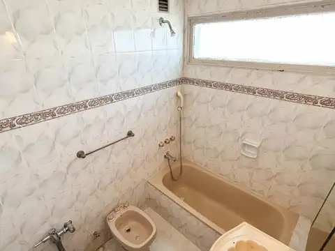 Departamento 3 ambientes lateral con balcon