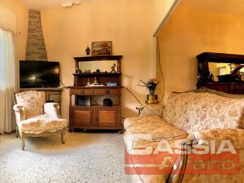 Casa en Venta con 2 cocheras