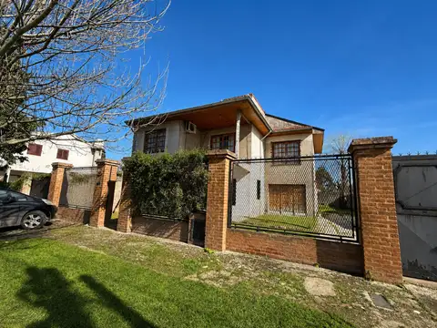 CASA 5 AMBIENTES CON PILETA Y PARQUE MONTE GRANDE