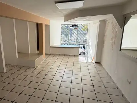 LOCAL EN ALQUILER CARONTI 700