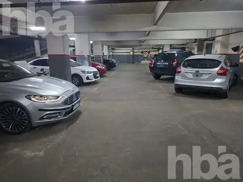 VENTA AMPLIA COCHERA FIJA Y CUBIERTA