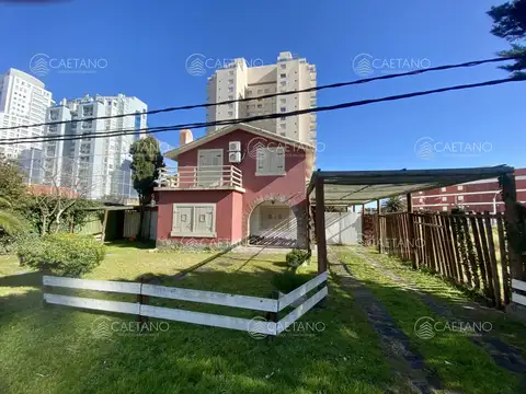 Venta casa 5 dormitorios. Playa mansa, Punta del Este 