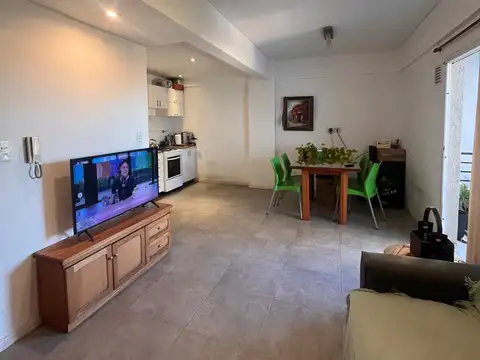 DEPTO DOS AMBIENTES EN EL CENTRO DE REMEDIOS DE ESCALADA - Iberlucea al 4400