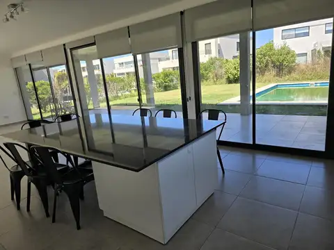 Av. de los Lagos, B1625 Belén de Escobar