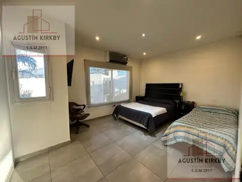 Casa en Venta con 2 cocheras