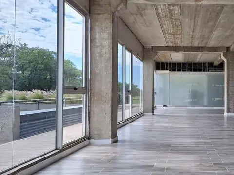 Oficina 3 ambientes con 14 baños