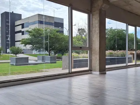 OFICINA PLANTA BAJA DE 285 M2 CON PORTON INDEPENDIENTE EN ALQUILER PARQUE EMPRESARIAL AEROPUERTO