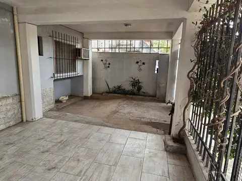 Casa 5 ambientes con 1 baño
