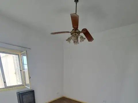 DEPTO DE 3 AMB SOBRE AV. MITRE BAJAS EXPENSAS