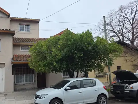 FLORIDA OESTE PH de 5 Ambientes con Garage, Patio con Parrilla y Playroom – Excelente Estado
