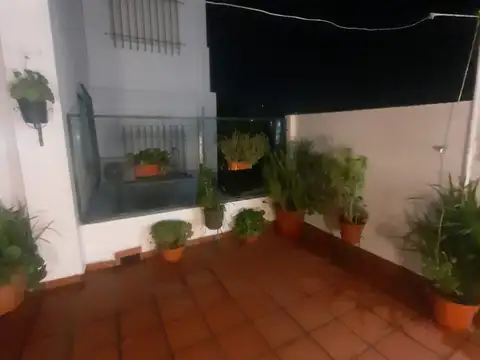 Depto Tipo Casa 5 ambientes con 2 baños
