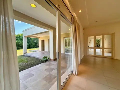 CASA EN VENTA CON LOTE DE 1900 M2