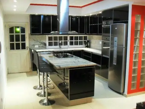 Casa en venta - 6 Dormitorios 4 Baños - 400Mts2 - Villa José León Suárez, General San Martín