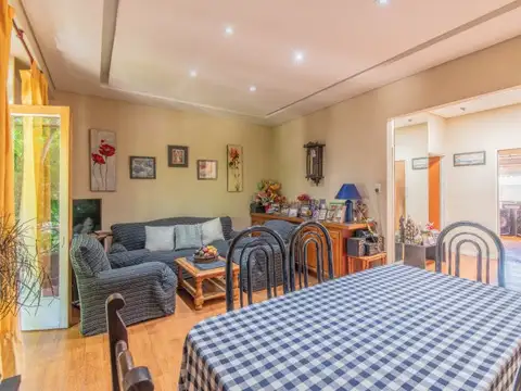 Depto Tipo Casa 3 ambientes con 2 baños