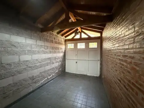 Casa en Venta con 2 cocheras