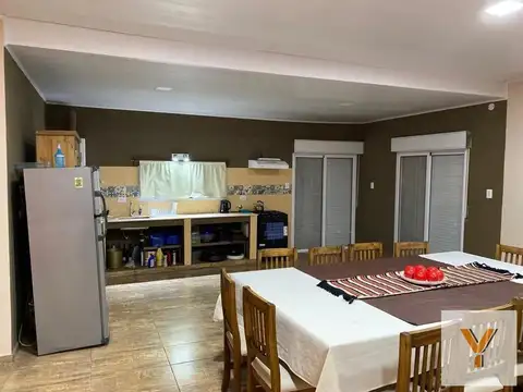 Casa en Venta con 3 cocheras