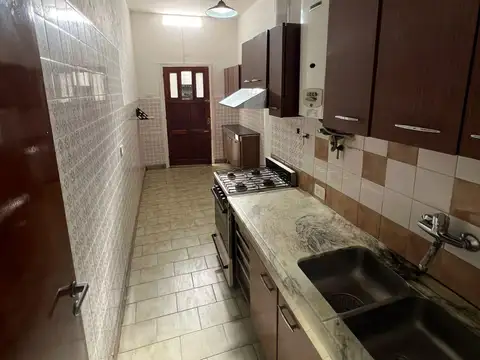 Casa 6 ambientes con 1 baño