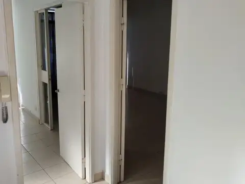 EN ALQUILER! DPTO. DE 4 AMBIENTES. SOBRE LA PEATONAL.