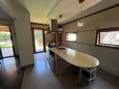 Casa 5 ambientes con 1 baño