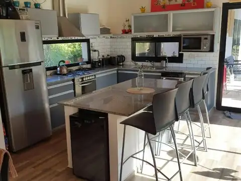 Casa en Alquiler Temporal en Club Miralagos, USD 2.900