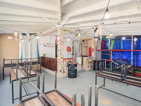 Casa 6 ambientes con 2 baños