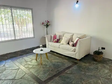 Casa 4 ambientes con 1 baño
