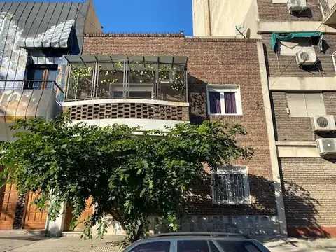 Hernandarias al 500. Casa en La Boca.