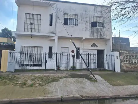 Casa en Venta con 3 cocheras
