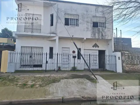 Casa en Venta con 3 cocheras