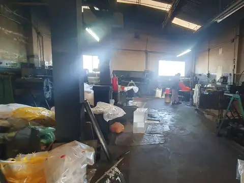Galpon en Venta 26  mts Fondo