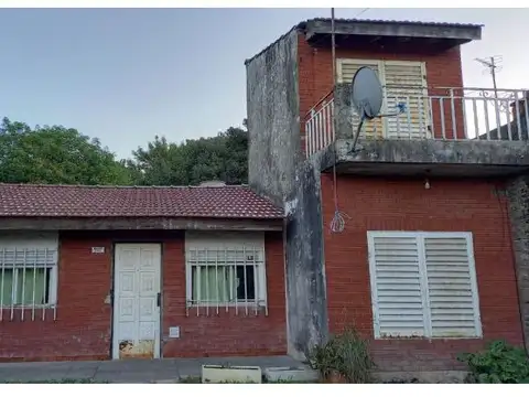 Venta Casa 4 ambientes en Lote Propio con fondo en Isidro Casanova