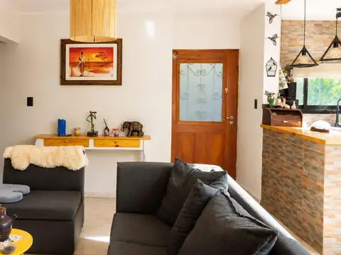 Casa 3 ambientes con 1 baño