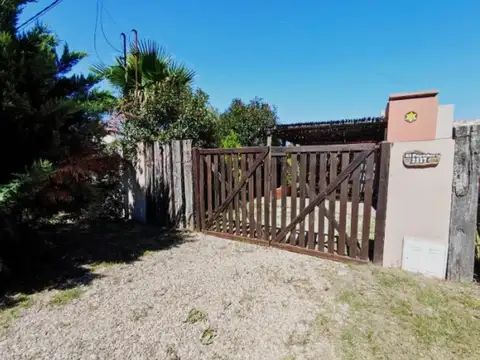 CASA UN DORMITORIO CON PILETA Y QUINCHO