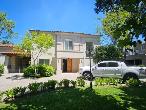 Miralagos-casa Con Jardin A Importante Area Verde.