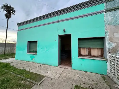 Venta casa 2 dormitorios y garage en Santa Lucía