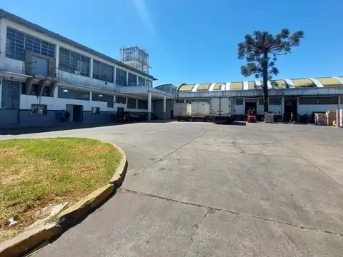 NAVE con Exelente Infraestructura y Ubicacion Logistica