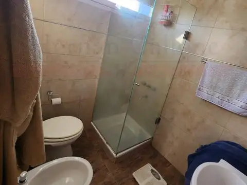 MUY BUEN DEPTO. 2 AMBIENTES CON BALCÓN Y TERRAZA PRIVADA
