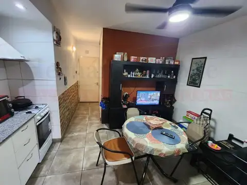 MUY BUEN DEPTO. 2 AMBIENTES CON BALCÓN Y TERRAZA PRIVADA