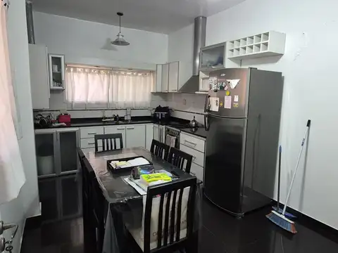 Casa 5 ambientes con 2 baños