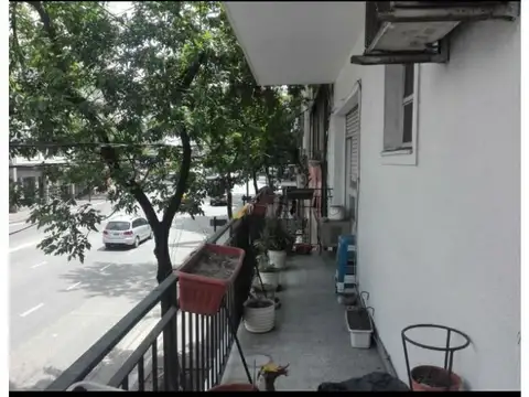 Retasado. Venta Departamento De Tres Ambientes Al Frente.